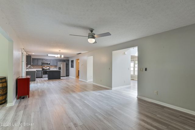 140 Lincoln Station Dr, Simpsonville, KY 40067