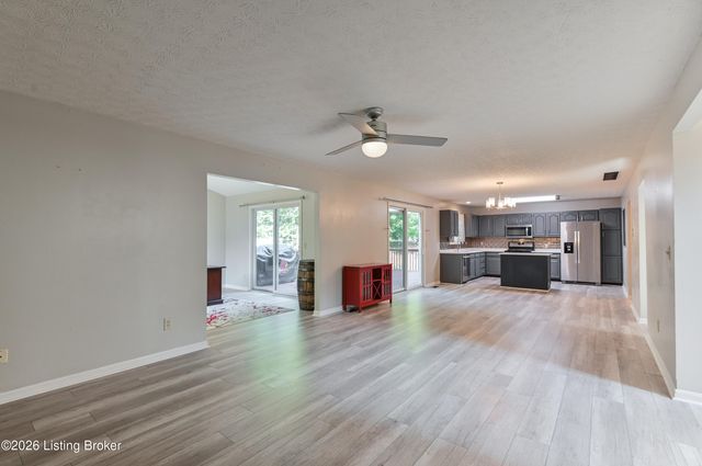 140 Lincoln Station Dr, Simpsonville, KY 40067
