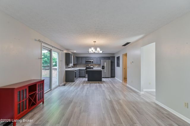 140 Lincoln Station Dr, Simpsonville, KY 40067