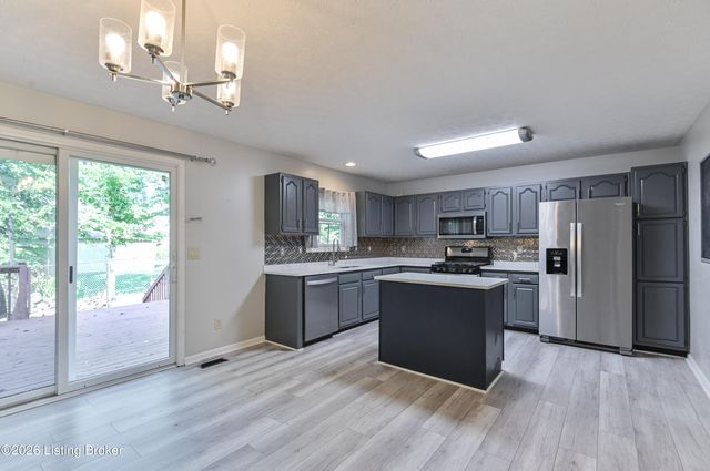 140 Lincoln Station Dr, Simpsonville, KY 40067