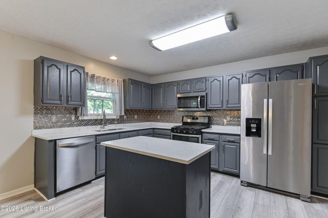 140 Lincoln Station Dr, Simpsonville, KY 40067