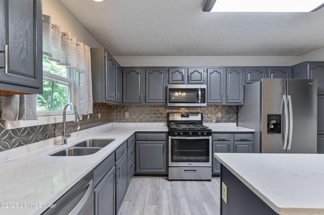 140 Lincoln Station Dr, Simpsonville, KY 40067
