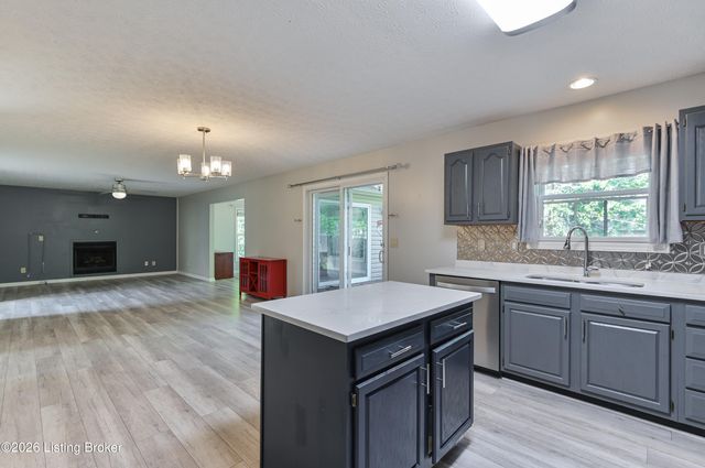 140 Lincoln Station Dr, Simpsonville, KY 40067
