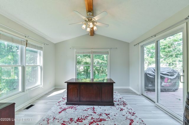 140 Lincoln Station Dr, Simpsonville, KY 40067