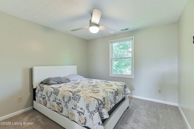 140 Lincoln Station Dr, Simpsonville, KY 40067