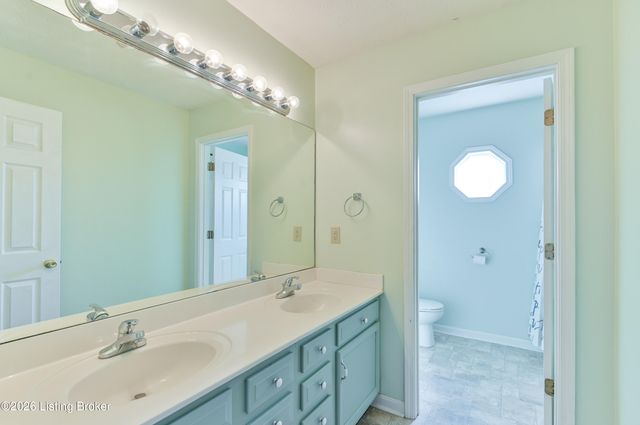 140 Lincoln Station Dr, Simpsonville, KY 40067