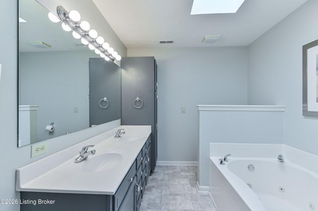140 Lincoln Station Dr, Simpsonville, KY 40067