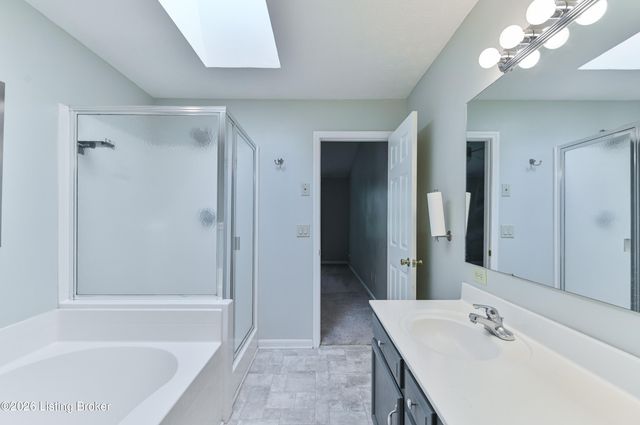 140 Lincoln Station Dr, Simpsonville, KY 40067