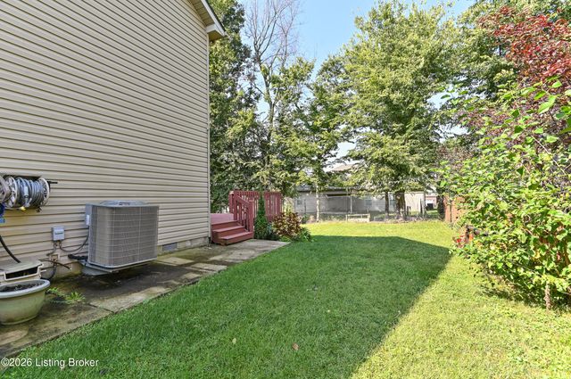 140 Lincoln Station Dr, Simpsonville, KY 40067