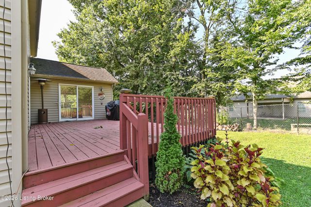 140 Lincoln Station Dr, Simpsonville, KY 40067