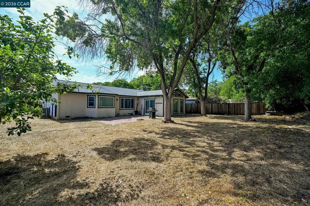 1181 Jensen Dr, Pittsburg, CA 94565