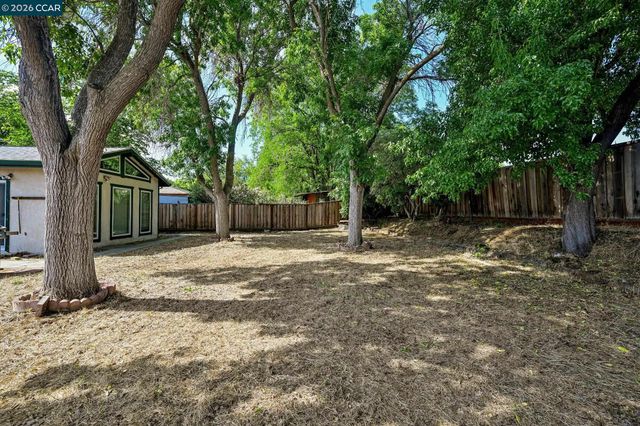 1181 Jensen Dr, Pittsburg, CA 94565