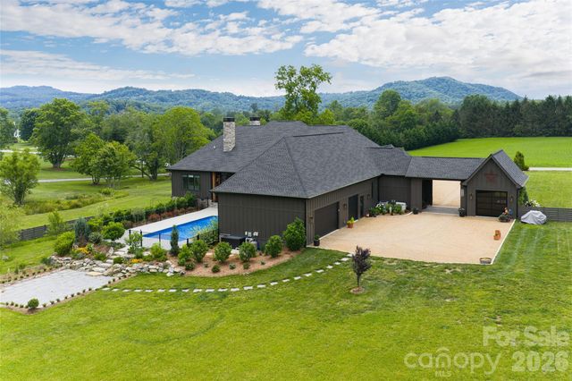23 Benton Farms Lane, Horse Shoe, NC 28742