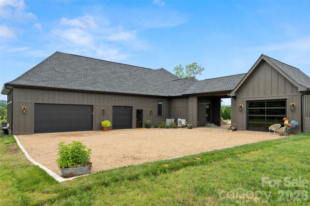 23 Benton Farms Lane, Horse Shoe, NC 28742