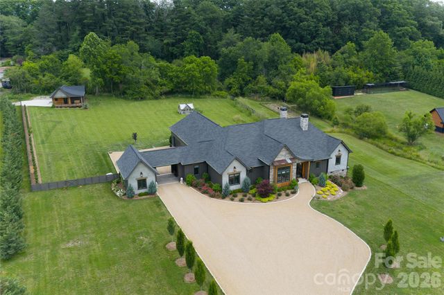 23 Benton Farms Lane, Horse Shoe, NC 28742