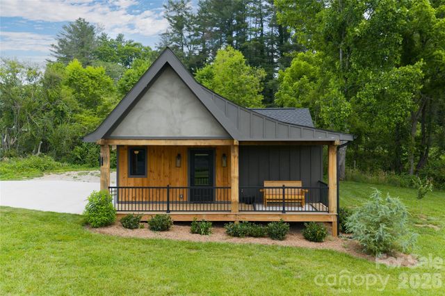 23 Benton Farms Lane, Horse Shoe, NC 28742