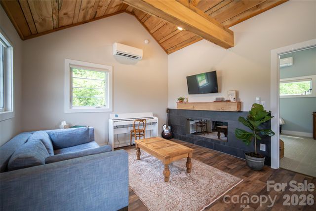 23 Benton Farms Lane, Horse Shoe, NC 28742