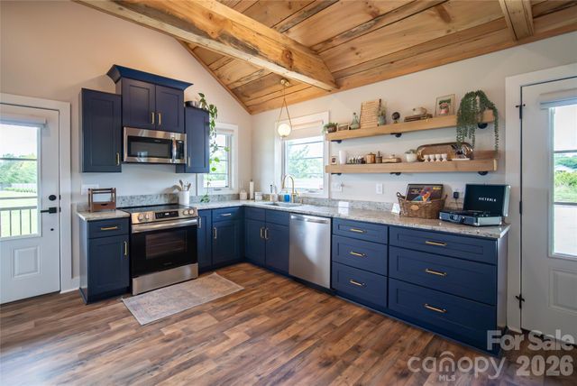 23 Benton Farms Lane, Horse Shoe, NC 28742