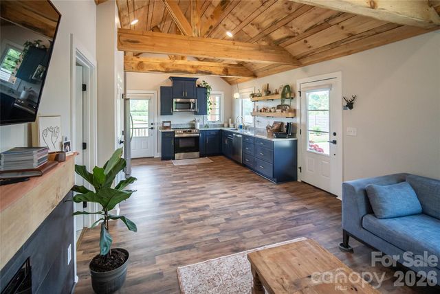 23 Benton Farms Lane, Horse Shoe, NC 28742