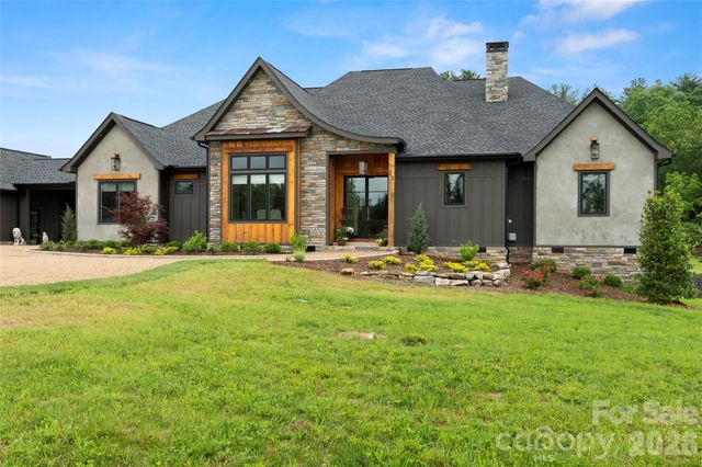 23 Benton Farms Lane, Horse Shoe, NC 28742
