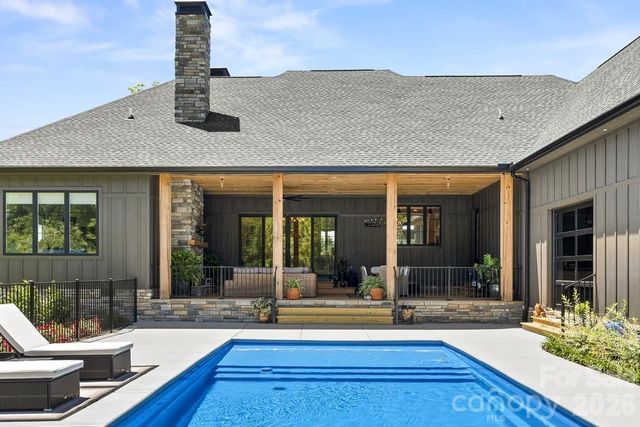 23 Benton Farms Lane, Horse Shoe, NC 28742