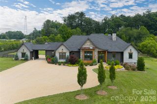 23 Benton Farms Lane, Horse Shoe, NC 28742