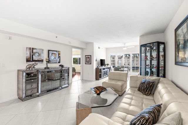 12540 Majesty Circle 303, Boynton Beach, FL 33437