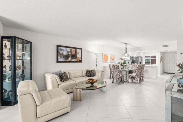 12540 Majesty Circle 303, Boynton Beach, FL 33437