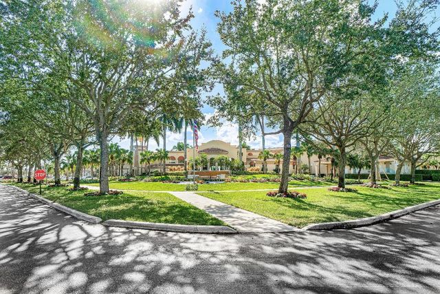 12540 Majesty Circle 303, Boynton Beach, FL 33437