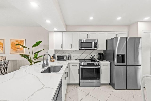 12540 Majesty Circle 303, Boynton Beach, FL 33437