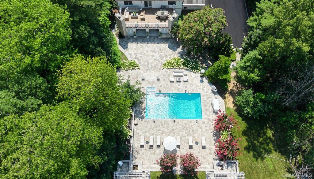 9 Godfrey Lane, Huntington, NY 11743 — photo 5