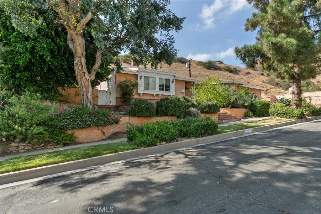 8515 Petaluma, Sun Valley, CA 91352