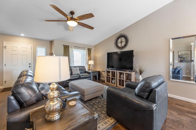 1202 N Oak St, Goddard, KS 67052