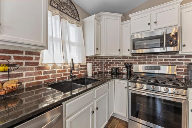 1202 N Oak St, Goddard, KS 67052