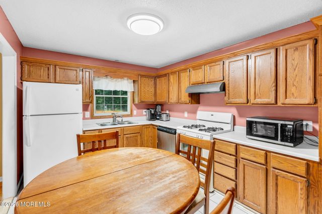 5 Hickory Hill Road, Jackson, NJ 08527