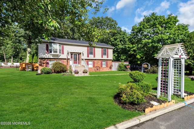 5 Hickory Hill Road, Jackson, NJ 08527