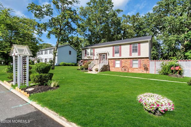 5 Hickory Hill Road, Jackson, NJ 08527