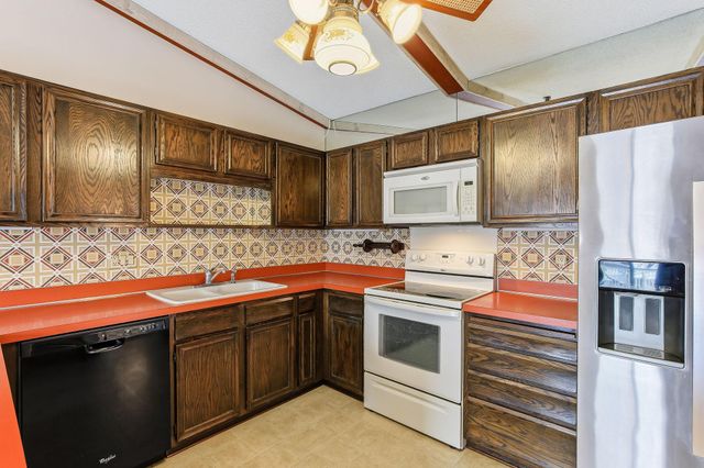 13857 78th Place N, Maple Grove, MN 55311