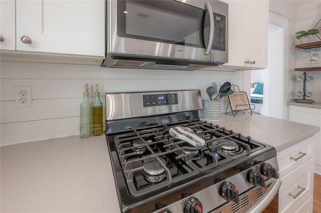 1010 E CURTIS STREET, Tampa, FL 33603