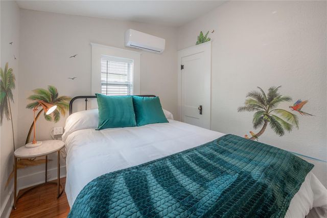 1010 E CURTIS STREET, Tampa, FL 33603