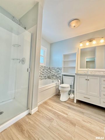 1963 W LOSEY Street, Galesburg, IL 61401