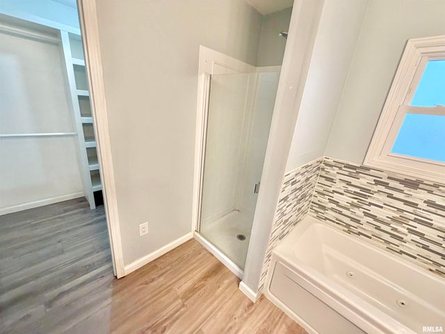 1963 W LOSEY Street, Galesburg, IL 61401