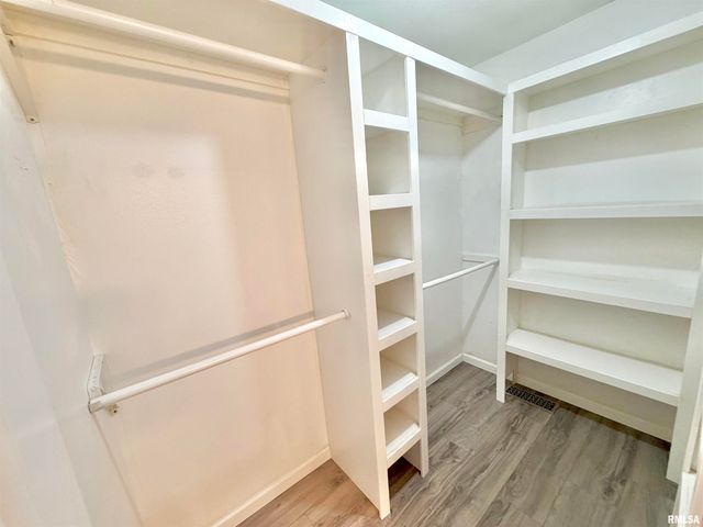 1963 W LOSEY Street, Galesburg, IL 61401