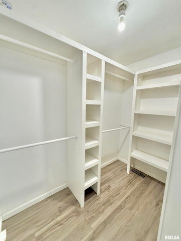 1963 W LOSEY Street, Galesburg, IL 61401