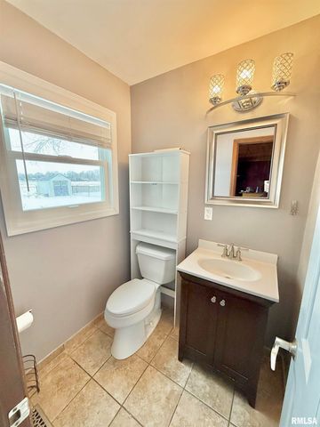 1963 W LOSEY Street, Galesburg, IL 61401