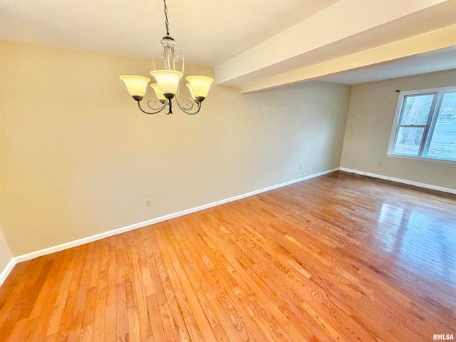 1963 W LOSEY Street, Galesburg, IL 61401