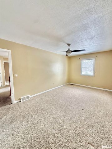 1963 W LOSEY Street, Galesburg, IL 61401