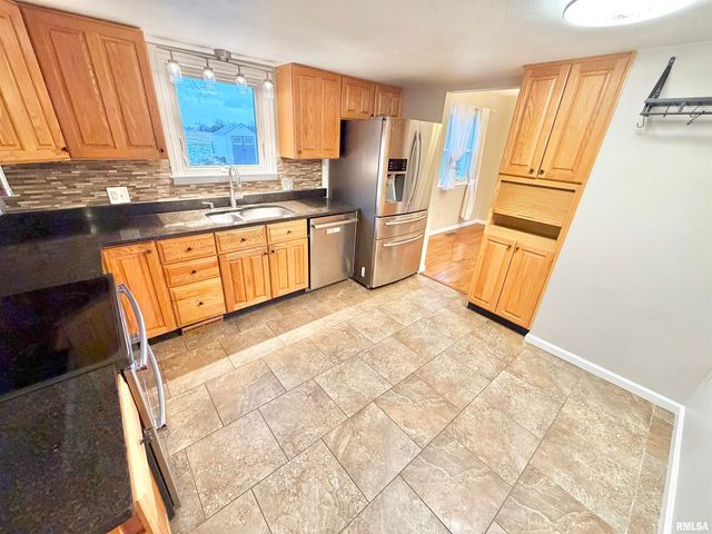 1963 W LOSEY Street, Galesburg, IL 61401