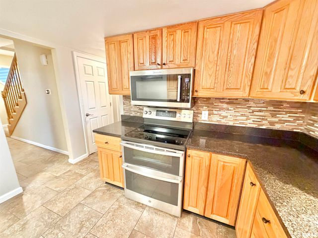 1963 W LOSEY Street, Galesburg, IL 61401