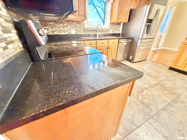 1963 W LOSEY Street, Galesburg, IL 61401